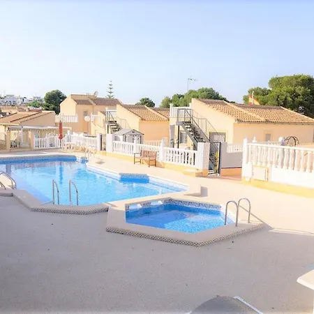 Villa Spacious 2 Bed Detached With Communal Pool *