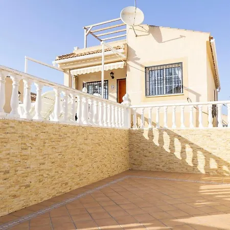 Spacious 2 Bed Detached With Communal Pool Villa *