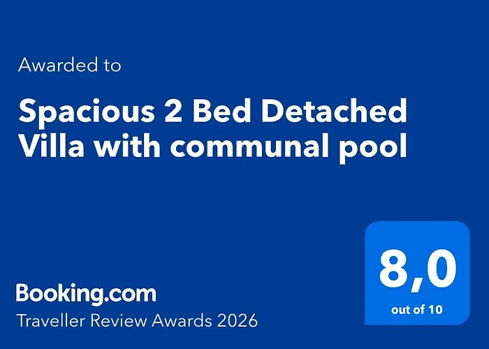 Spacious 2 Bed Detached With Communal Pool *
