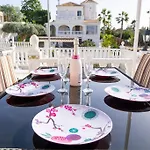 Vila Spacious 2 Bed Detached With Communal Pool *