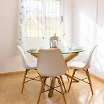 Spacious 2 Bed Detached With Communal Pool *