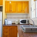 Vila Spacious 2 Bed Detached With Communal Pool *