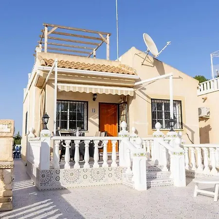 Villa Spacious 2 Bed Detached With Communal Pool *