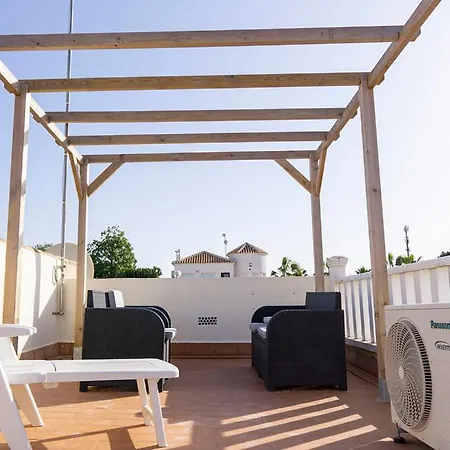 Βίλα Spacious 2 Bed Detached With Communal Pool La Florida (Valencia)