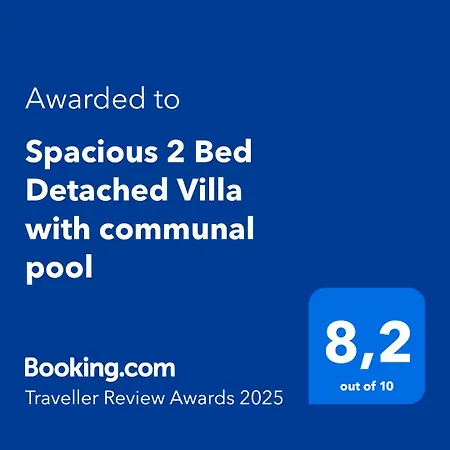 Spacious 2 Bed Detached With Communal Pool Βίλα